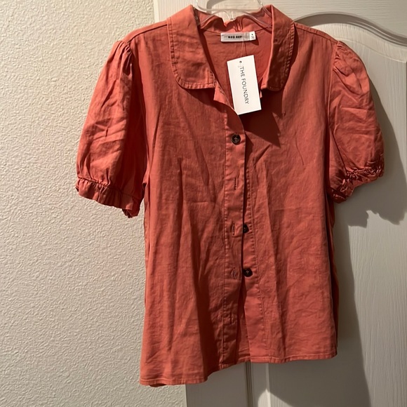 The Foundry Supply Co. Tops - Mod Ref top with puff sleeves.